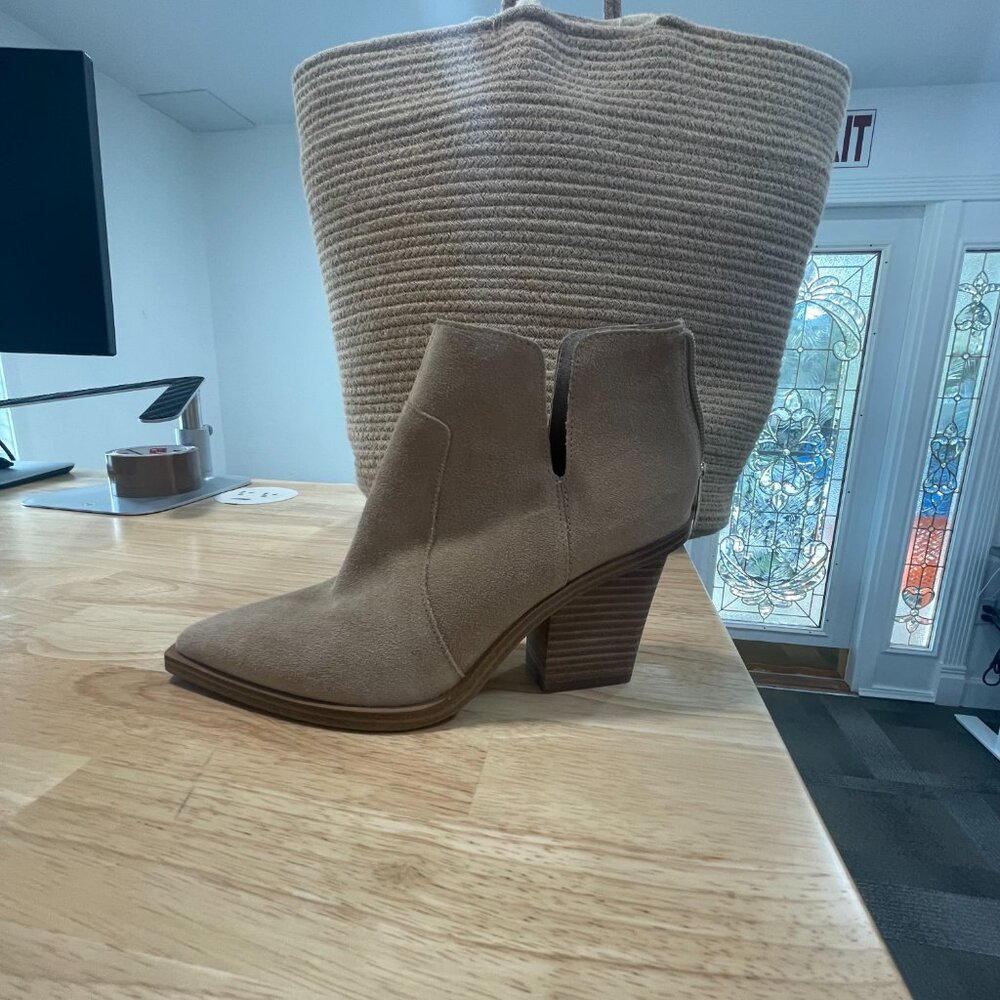 Vince Camuto Tan Suede Booties • Pull-On Western Ankle Boots Women’s size7.5M/38 - Picture 11 of 14